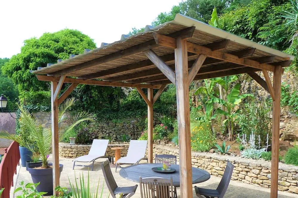 Charmante maison troglodyte, maison semi-troglodyte à Vitrac