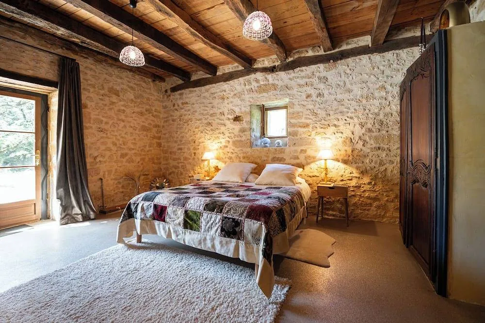 Cottage troglodyte près de Sarlat, maison semi-troglodyte à Vitrac
