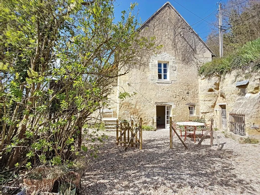 Gîte atypique de Châteauvieux, maison semi-troglodyte à Châteauvieux