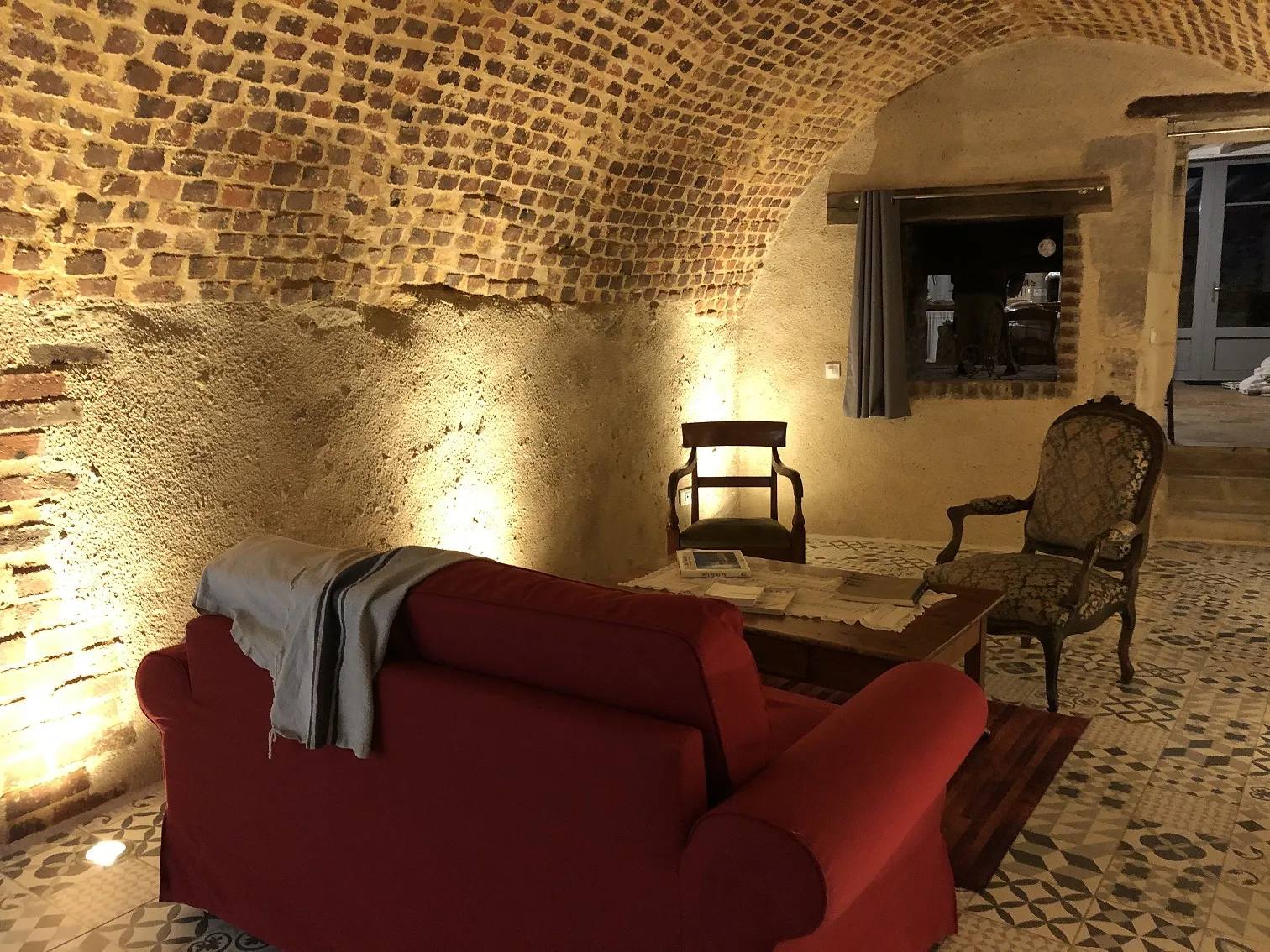 Gîte du Vieux Chai de Trôo, maison semi-troglodyte à Troo