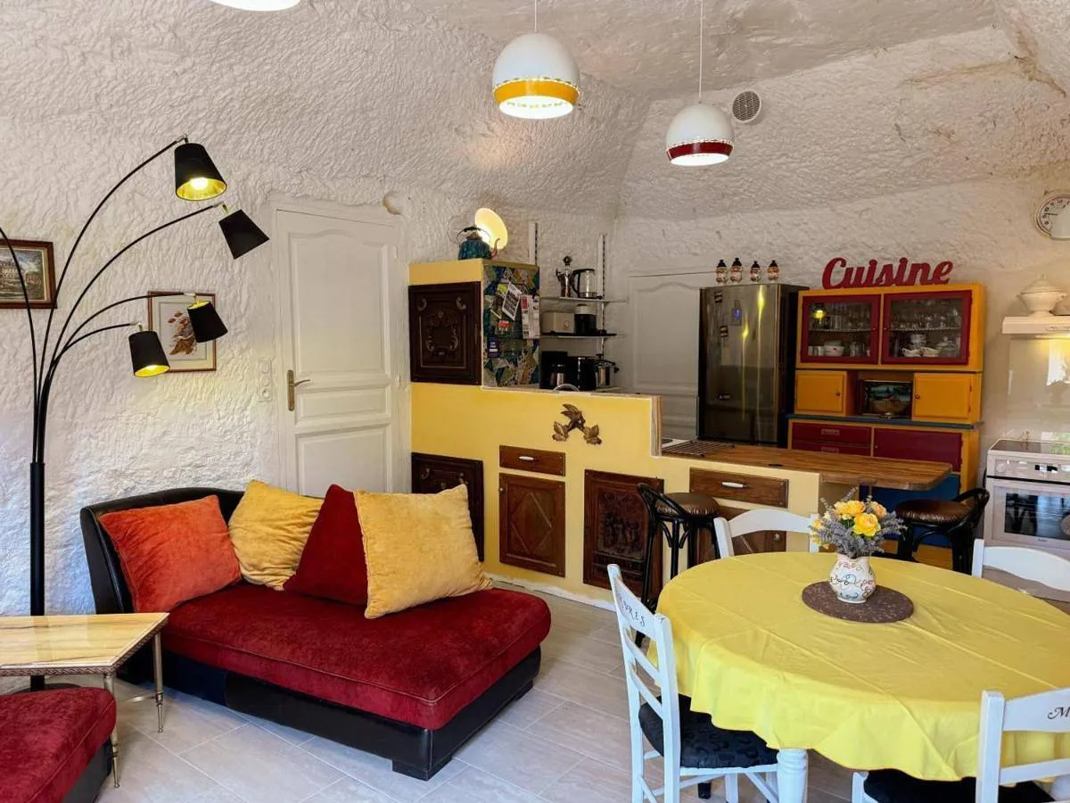 Gîte troglodytique insolite à Nazelles-Négron, photo 2