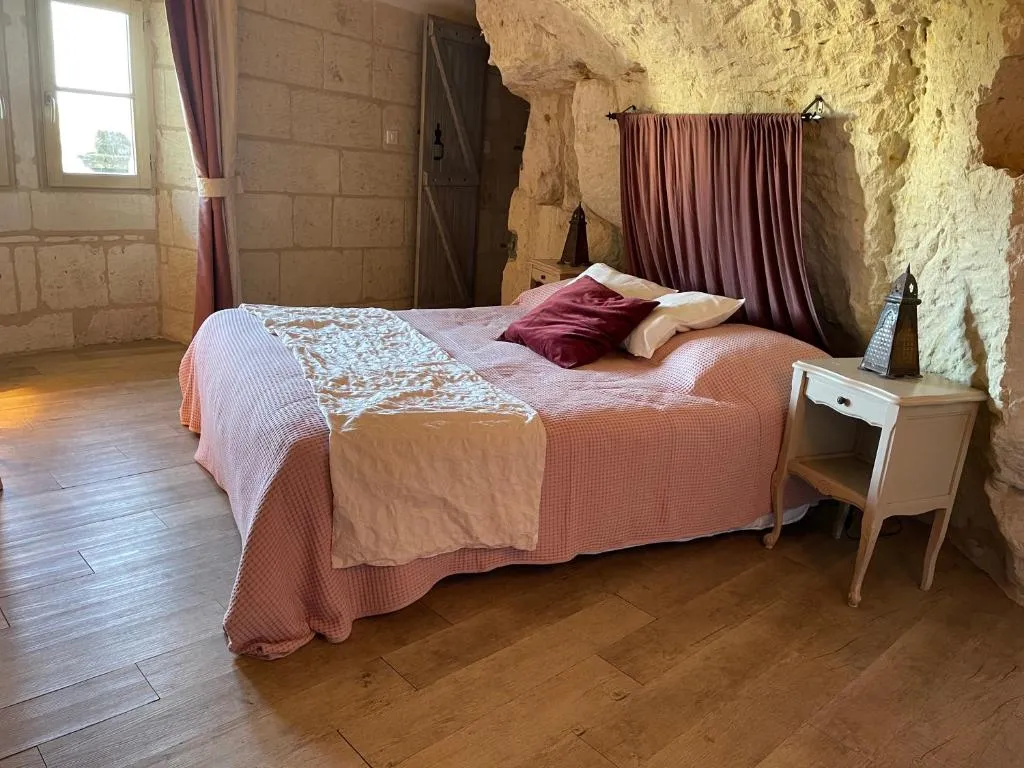 L'Escale Troglo, maison semi-troglodyte à Souzay-Champigny