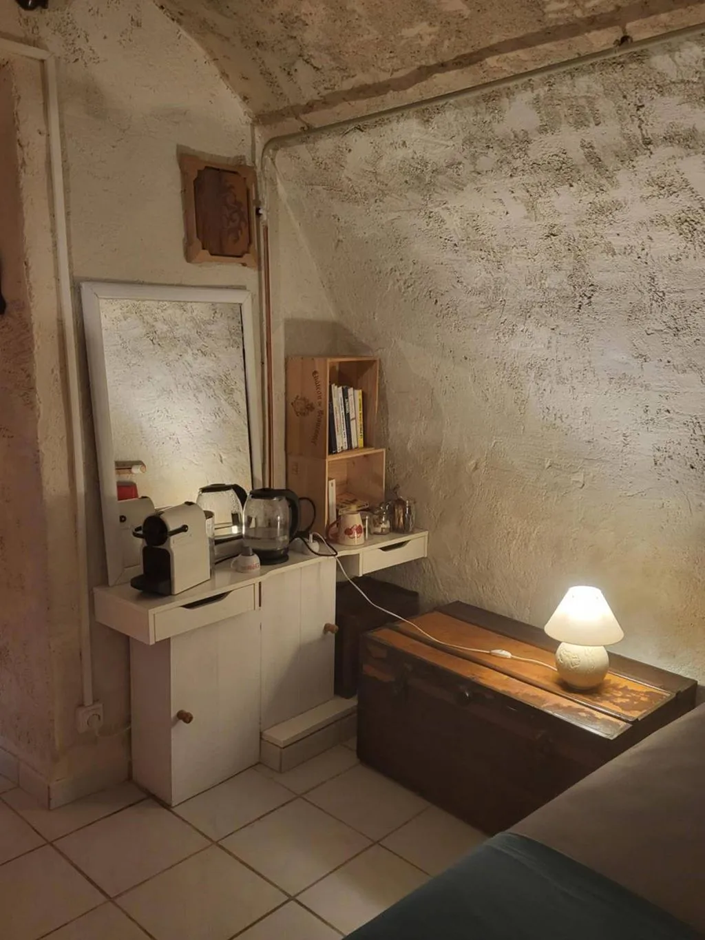 La Troglodyte, chambre d'hôtes troglodyte à Sérignan-du-Comtat