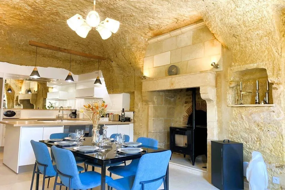 Le troglo des Cromignons, maison semi-troglodyte à Vouvray