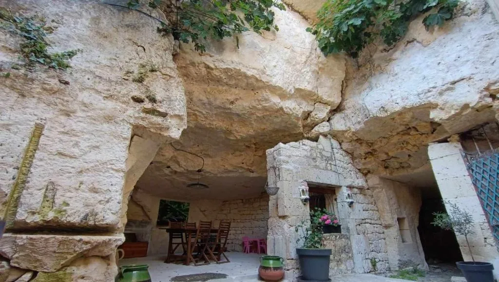 Petit Chail, maison semi-troglodyte à Saint-Savinien