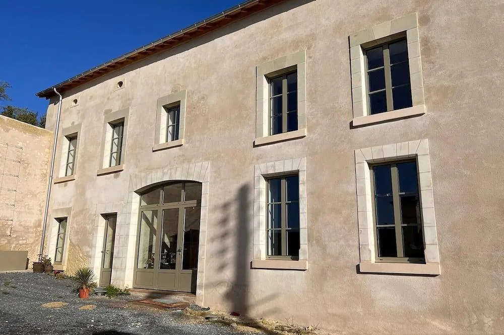 Suite familiale troglodyte, chambre d'hôtes troglodyte à La Roche-Clermault