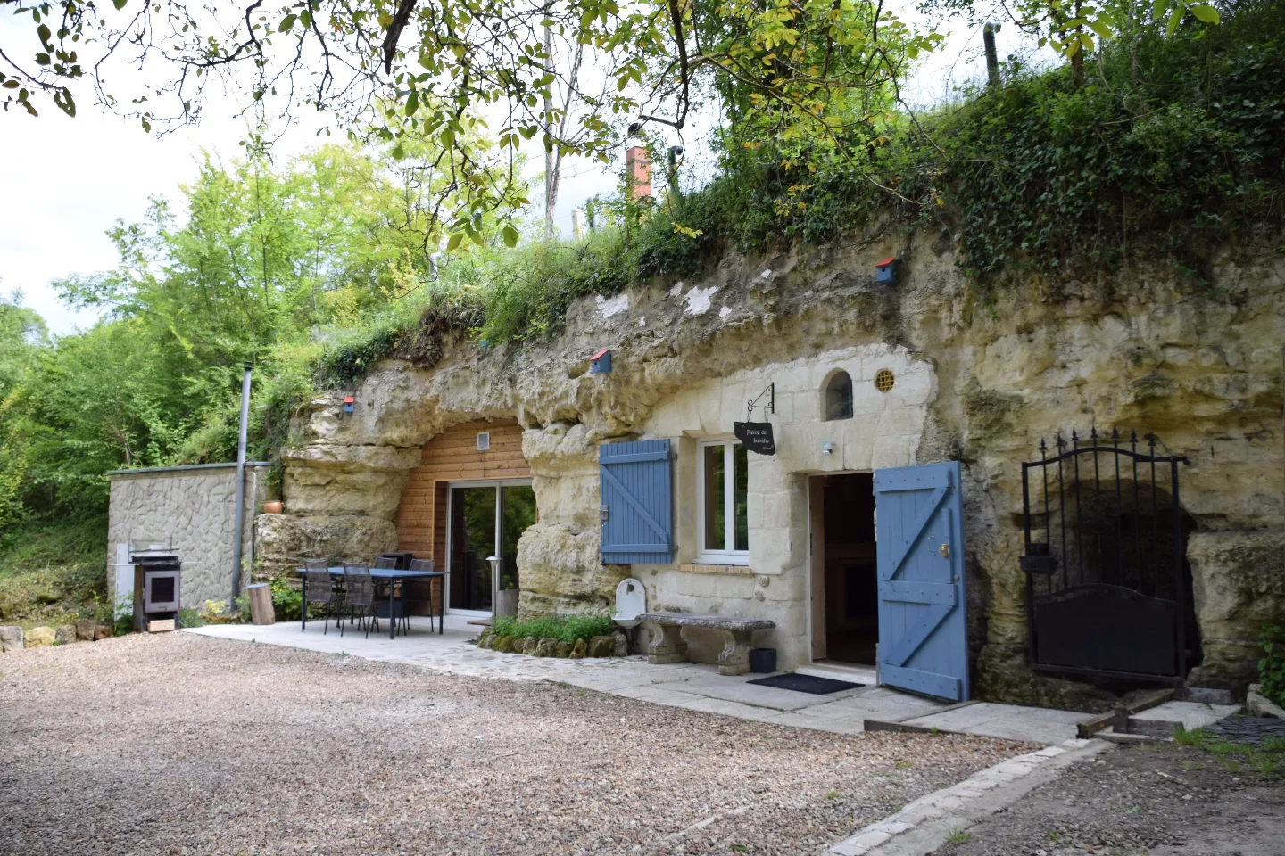 Troglo-gîte Pierre de Lumière, gîte troglodyte à Montlouis-sur-Loire