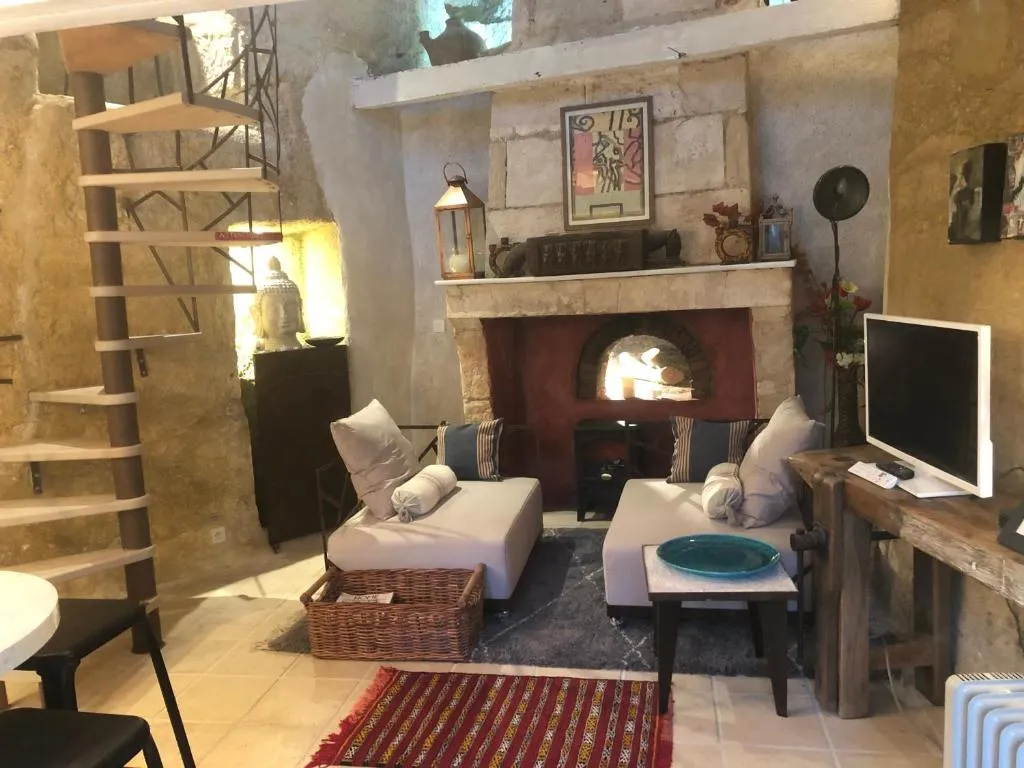 Troglodyte Loft 2, gîte troglodyte à Thoré-la-Rochette