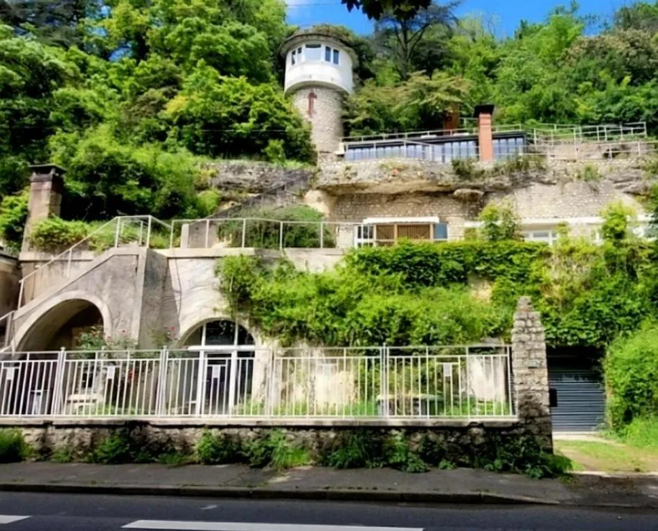 Troglodyte Nest à Saint-Étienne-de-Chigny, photo 6